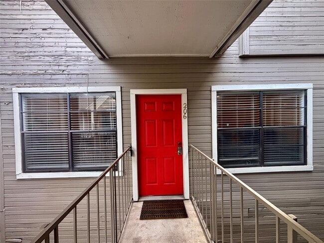 Photo - 915 W 23rd St Unit 206
