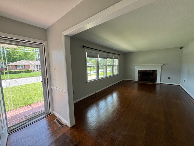 Photo - 117 Southerland Dr