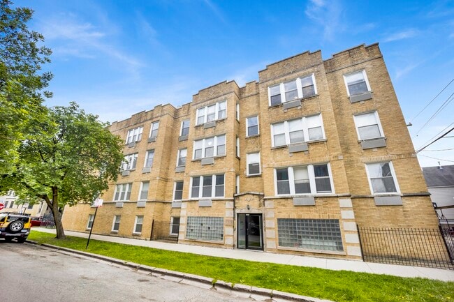 Building Photo - 3807 W Altgeld St Unit 2E Rental