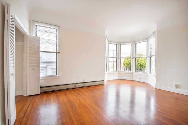 Building Photo - Bright Top Floor 1 Bedroom | Prime Marina ... Unit 04 Rental