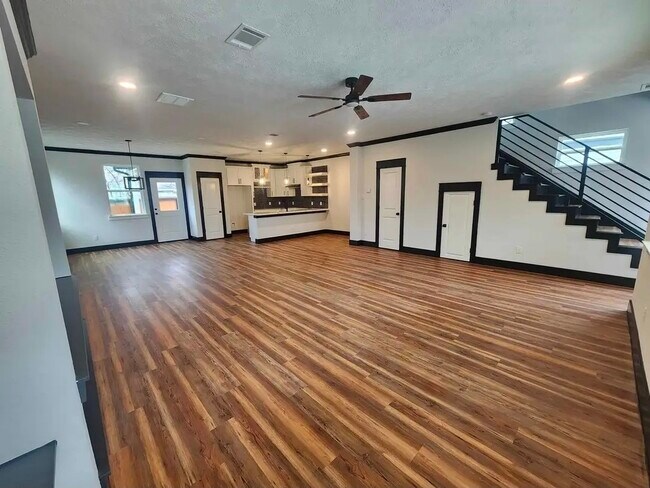 Photo - 1002 Natchez Ave