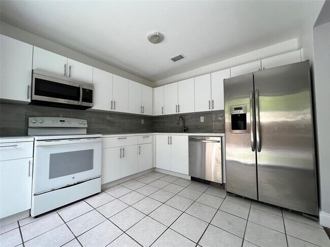 Photo - 10041 Loquat St