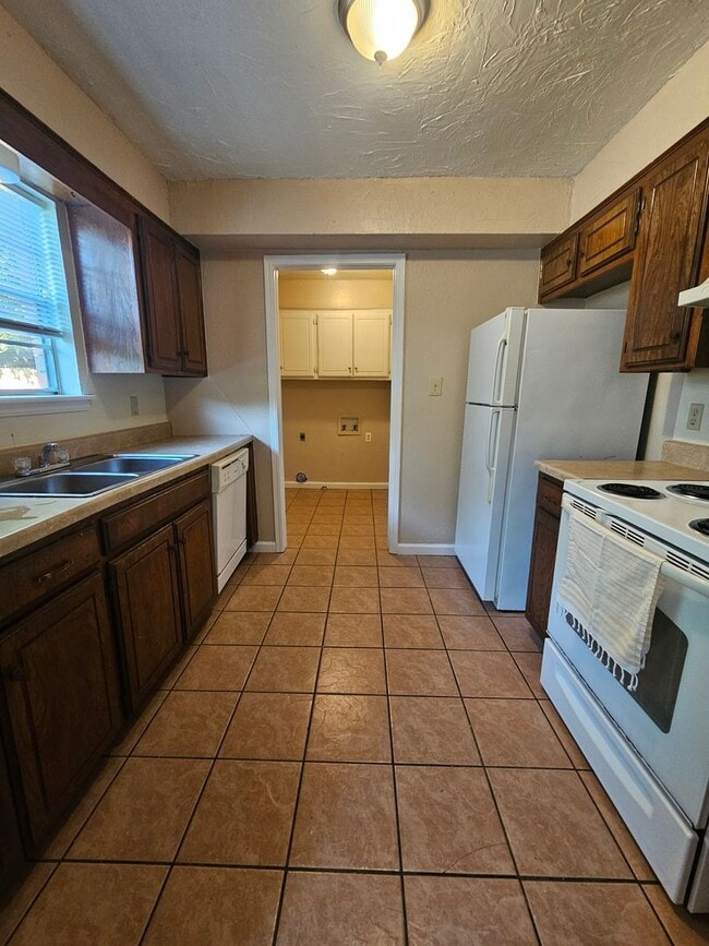 Photo - (3) Bed/(1.5) Bath Townhome Avail NOW!