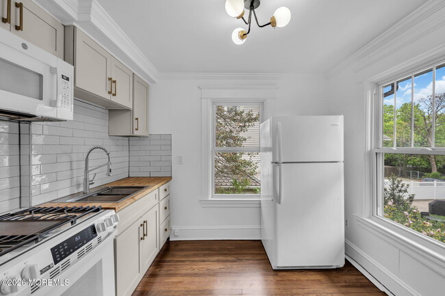 Photo - 614 7th Ave