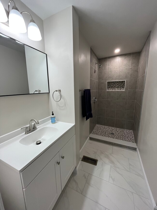 Photo - 206 Ridge Rd Unit Room #1