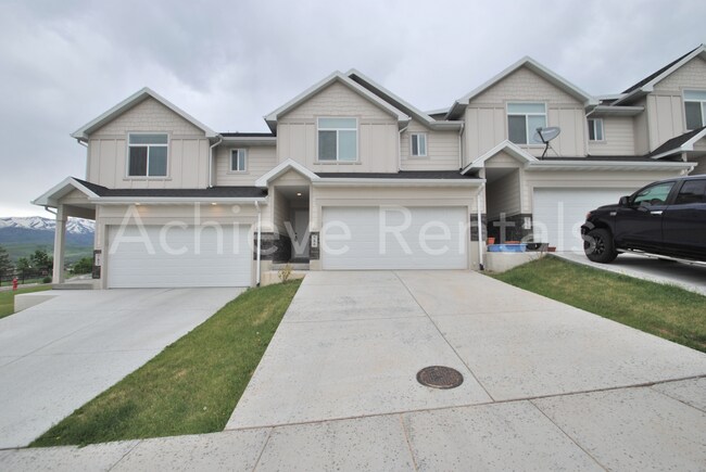 Building Photo - Mountain-View Townhome | 30 Minutes to Ogden & Close to Snowbasin