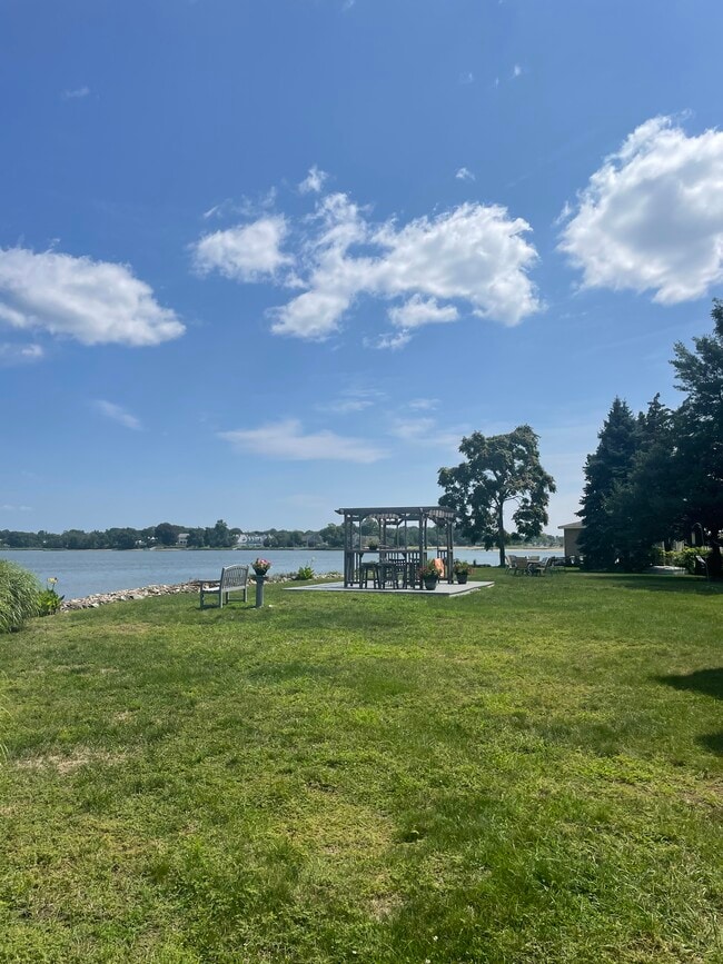 Building Photo - Weed Ave