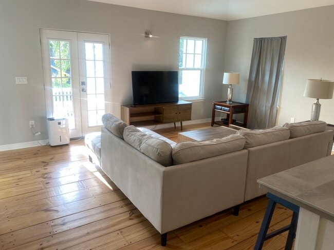 Photo - 523 E Livingston St