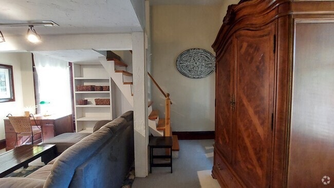 Building Photo - 334 E Mulberry St Unit 1 Rental