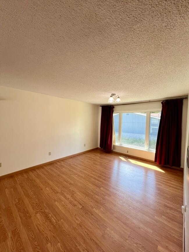 Photo - Dunlap Ave 4018- Unit #A (Upstairs)