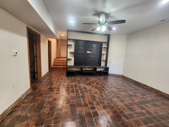 Building Photo - 6110 N Mozart St Unit 0
