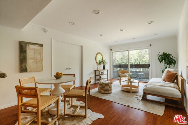 Photo - 2700 Cahuenga Blvd Unidad 4107
