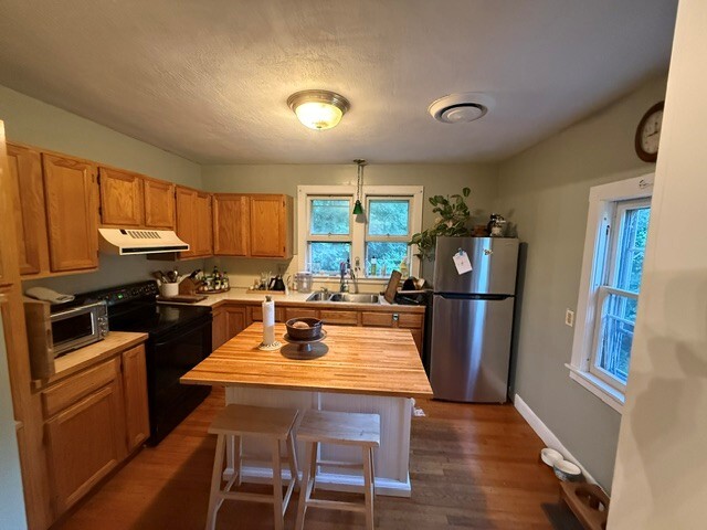 10 Collins Rd Unit Second Floor