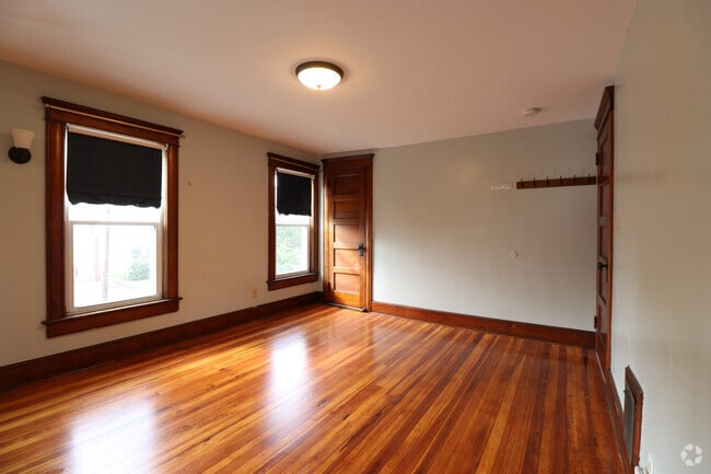 Building Photo - 128 Crestmont Rd Rental