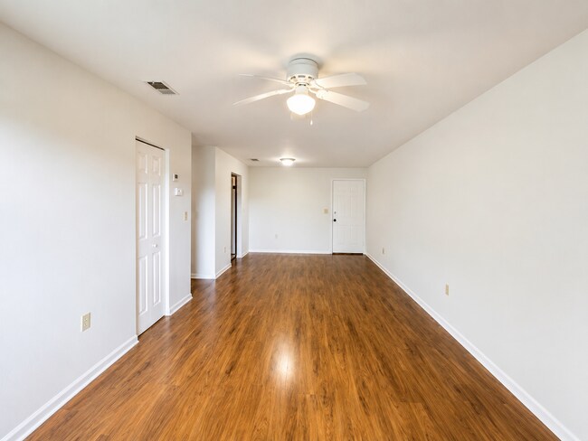 Photo - 926 N Lake Destiny Rd Unidad 1