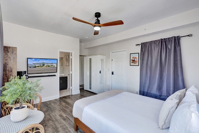 Photo - 8118 Harding Ave Unit ID1263790P