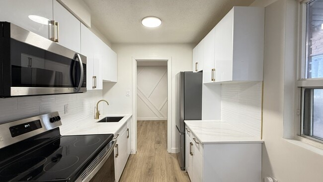 Building Photo - 60 Triller Ave Unit 3