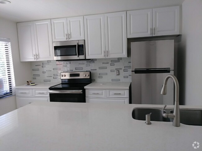 Building Photo - 1601 Big Tree Rd Rental