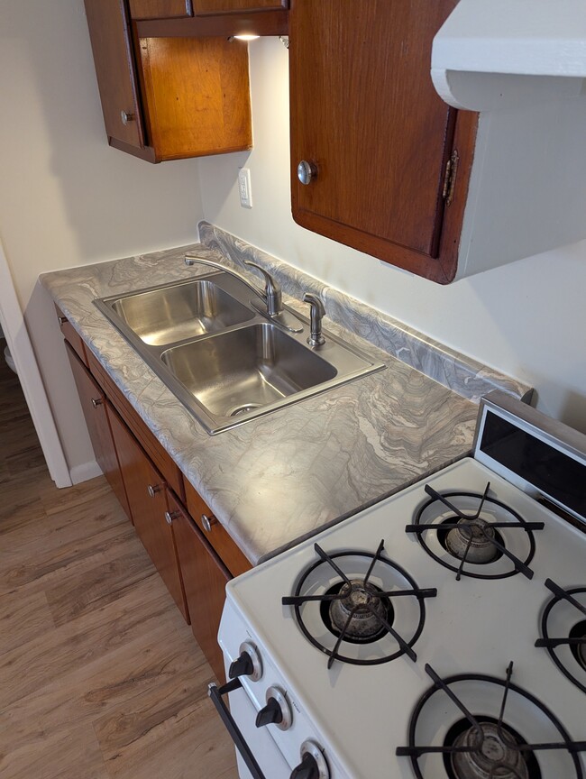 Photo - 635 E Grove Ave