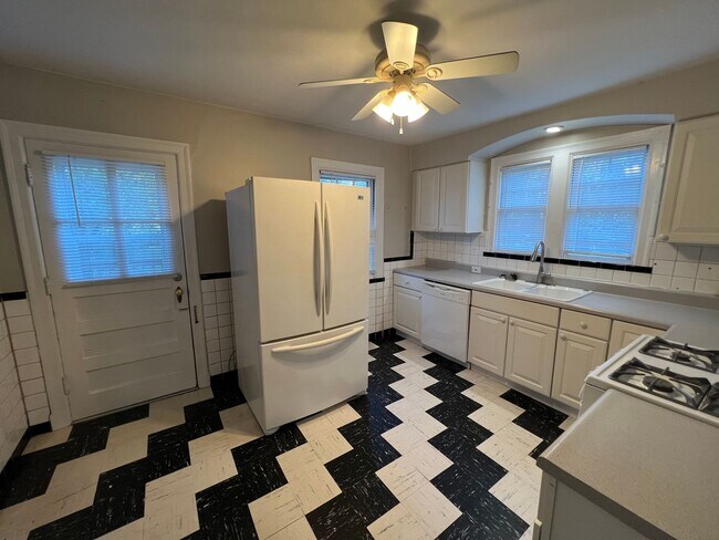 Photo - Updated 3+ Bedroom Brick Bungalow in Brentwood!