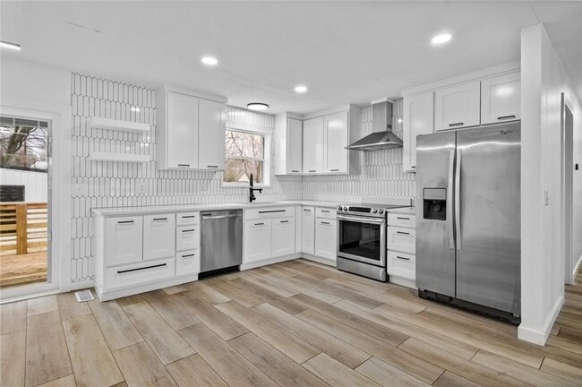 Photo - 2205 Douglas St