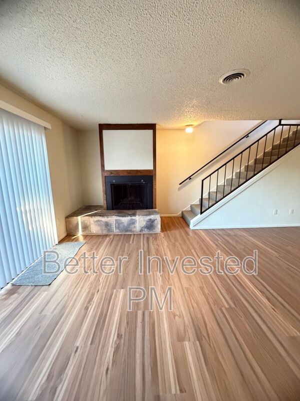 Photo - 966 Marlene St