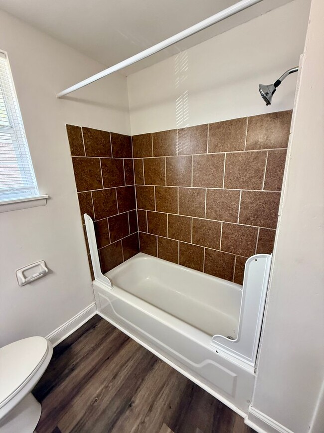 Photo - East Nashville living for $1400!!! Avail Dec 1. Act fast!