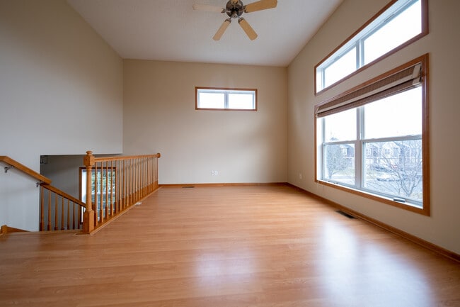 Photo - 7096 Peony Ln N