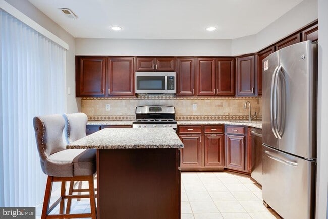 Photo - 203 Waverly Ct