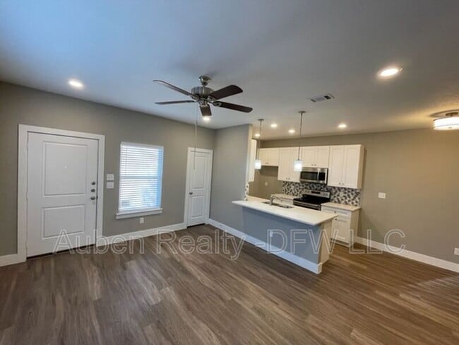 Photo - 8008 Doreen Ave