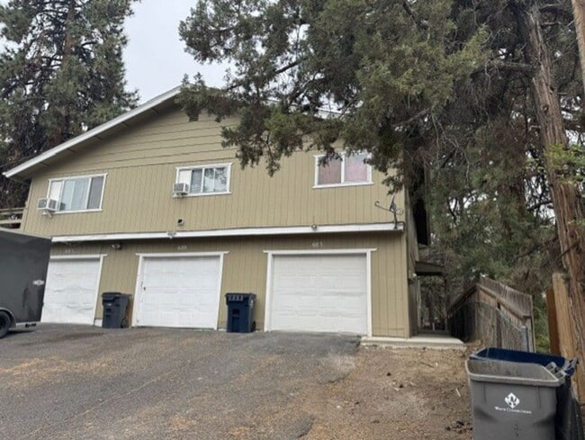 Building Photo - ce685 Unit 1