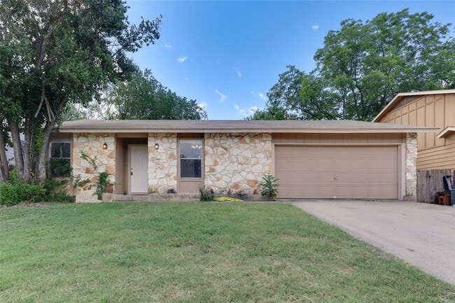 Photo - 656 Mairo St