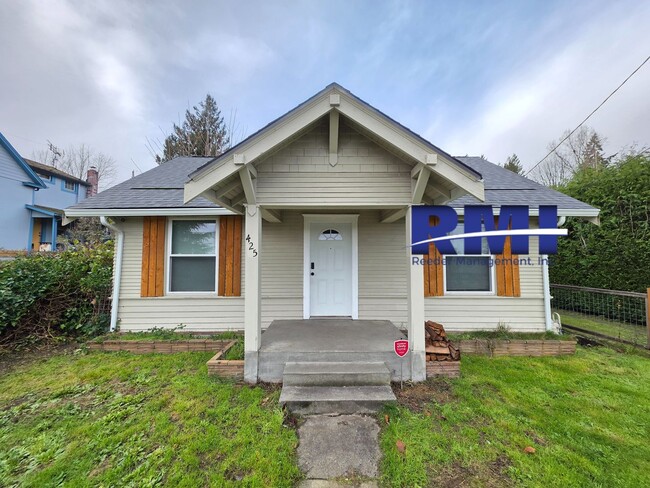 Building Photo - 2 Bedroom Oasis