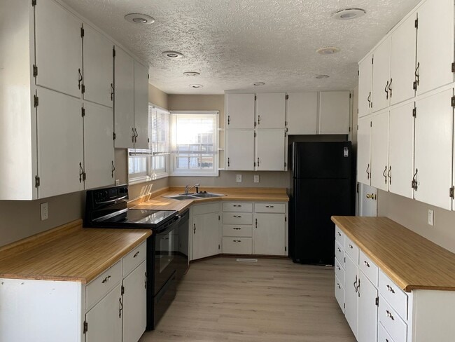 Photo - PRICE REDUCED! 4 Bedroom, 1.5 Bathroom Hou...