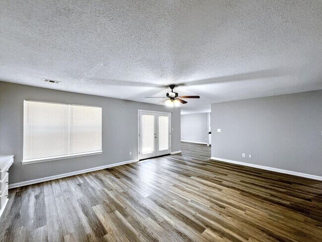 Photo - 7194 Londonderry Dr