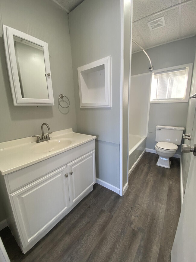 Photo - 1301 S Main St