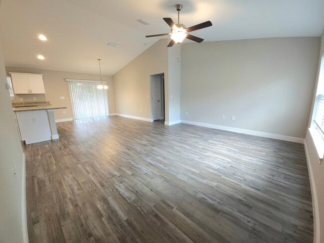 Photo - 106 Oak Cir