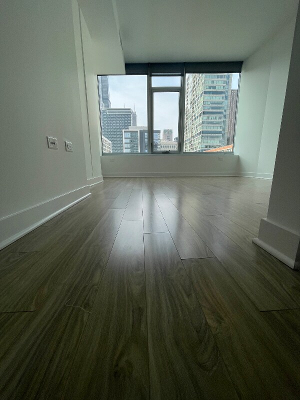 Building Photo - 712 S Wells St Rental