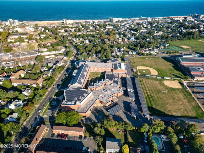 Building Photo - 364 Westwood Ave Unit 26