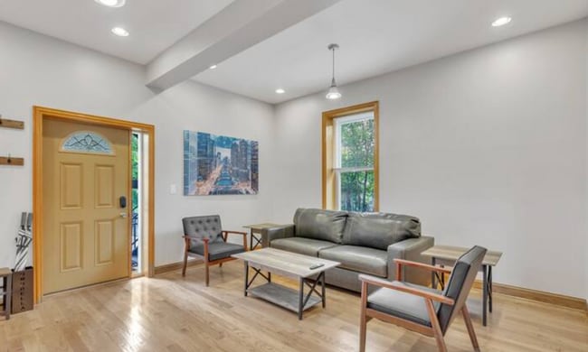 Photo - 1353 S California Ave