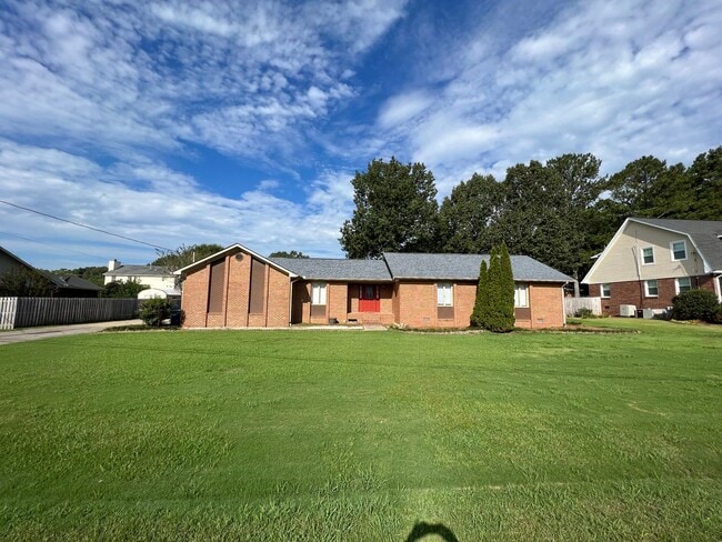 Photo - 104 Cambridge Ln