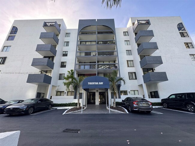 Building Photo - 2715 Tigertail Ave Unit 404 Rental