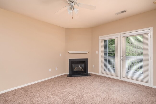 Sala de estar espaciosa - Kilburn Crossing