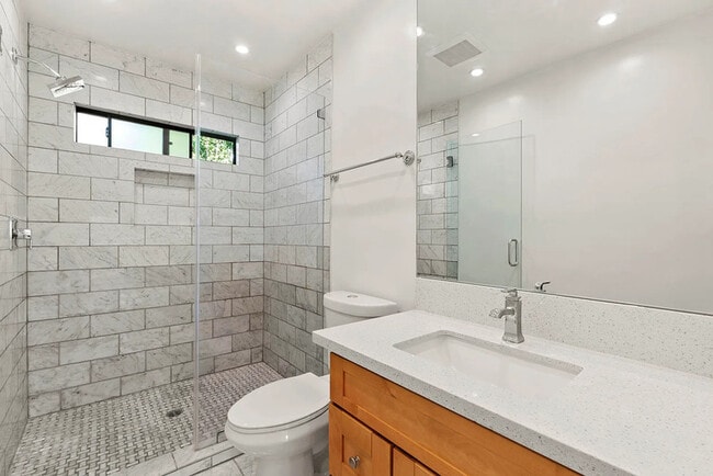 Photo - 1425 N Harper Ave Unidad APT 10