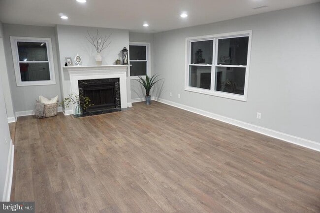 Photo - 295 Overleaf Ct