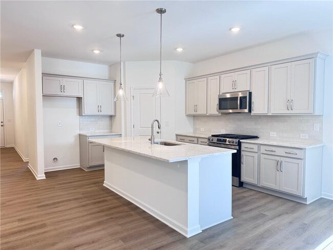 Photo - 334 Silverleaf Trl