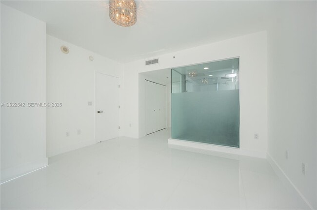 Photo - 92 SW 3rd St Unidad 3411