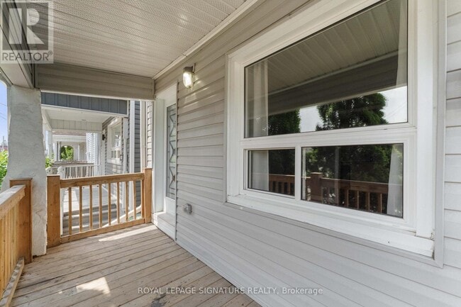 Photo - 1045 Cannon St E