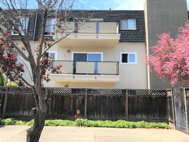 Photo - 3050 Los Prados St Condo Unit 10