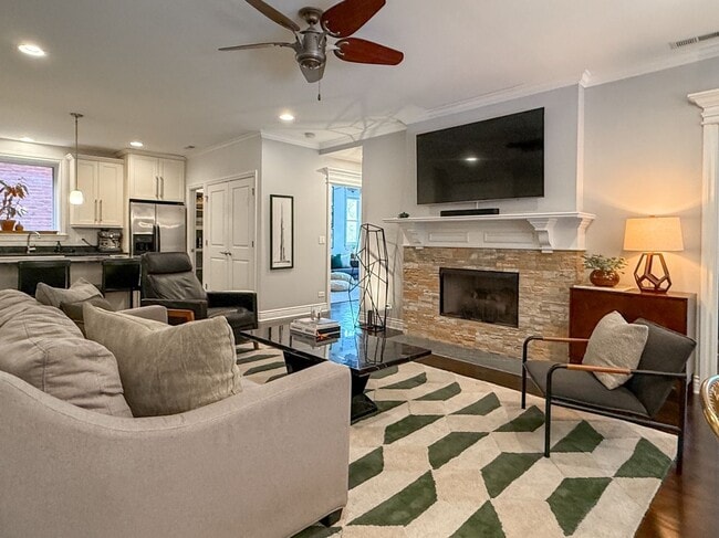 Photo - 927 W Agatite Ave Unit 2N